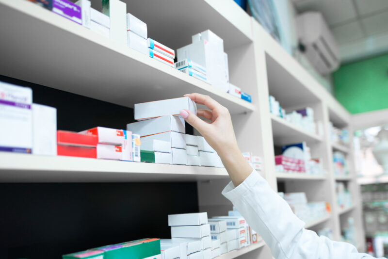 ISP investiga a cadenas por promoción ilegal de medicamentos durante el Cyber